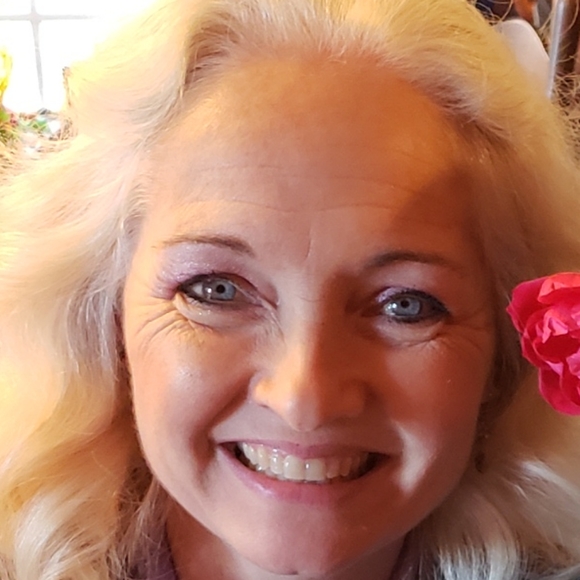 Meet your Posher, Audrey - Picture 2 of 4